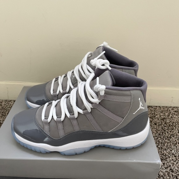 Athletic_Shoes